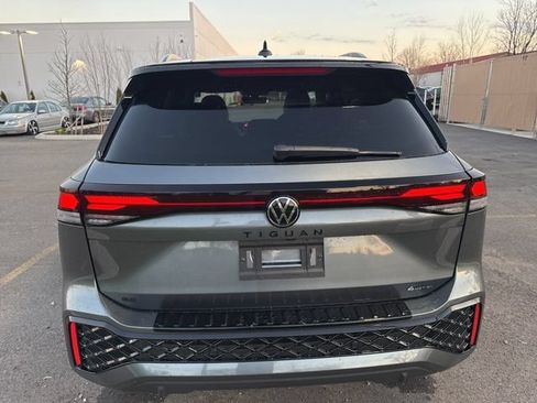 New 2026 Volkswagen Tiguan SE R-Line AWD/4WD image 4