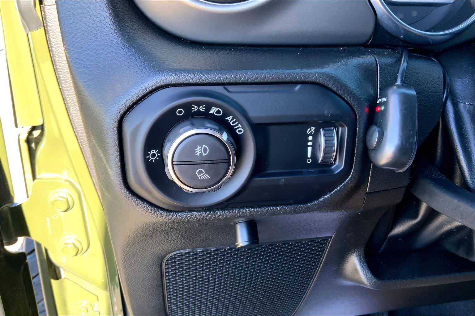 Used 2023 Jeep Gladiator Mojave AWD/4WD image 30