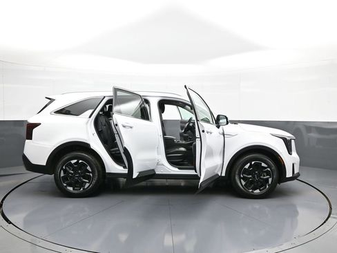 Certified 2024 Kia Sorento S AWD/4WD image 42