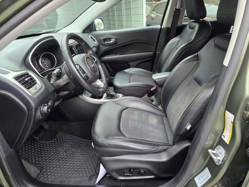 Used 2017 Jeep Compass Latitude w/ Popular Equipment Group FWD image 20