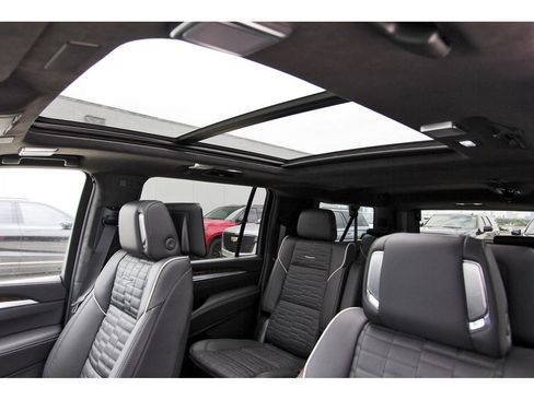 New 2026 Cadillac Escalade ESV Platinum Sport w/ LPO, ONYX Package AWD/4WD image 24