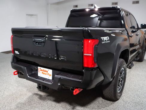 Used 2025 Toyota Tacoma TRD Off-Road AWD/4WD image 7