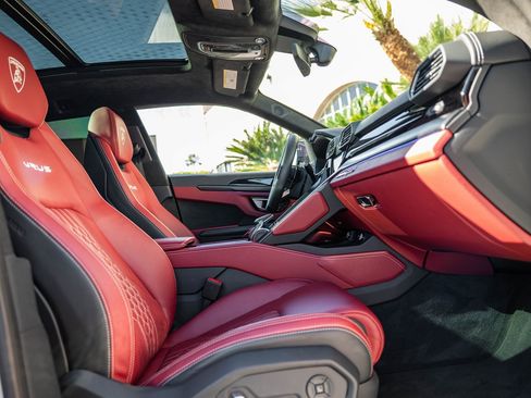 Used 2024 Lamborghini Urus S image 8