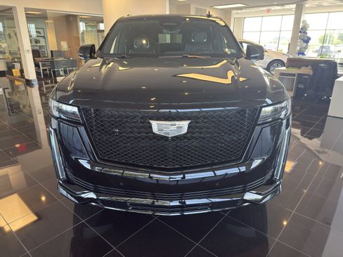 Certified 2022 Cadillac Escalade ESV Sport AWD/4WD image 9