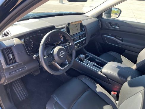 Used 2025 Nissan Pathfinder SL w/ Cargo Package FWD image 10
