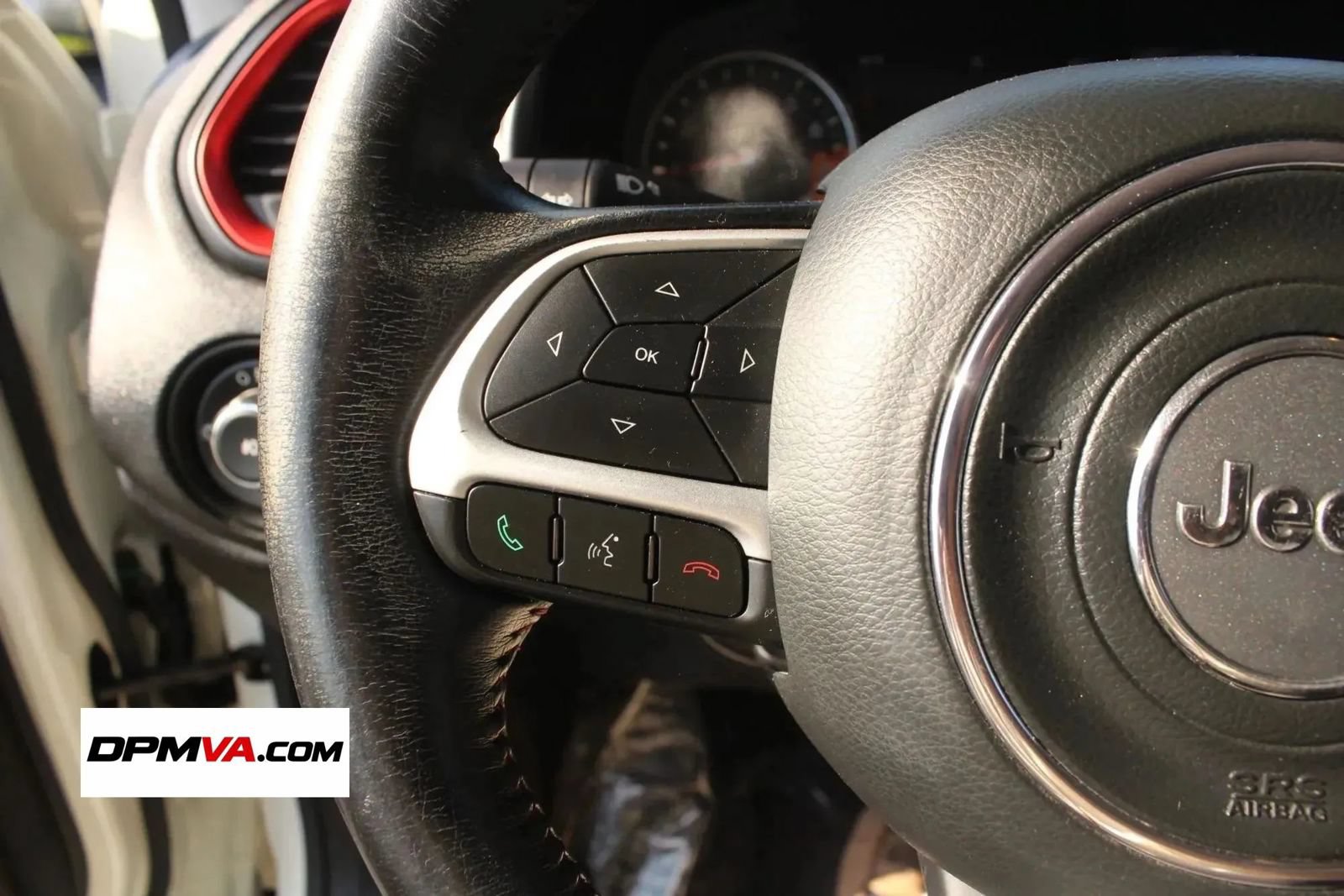 Used 2015 Jeep Renegade Trailhawk AWD/4WD image 23