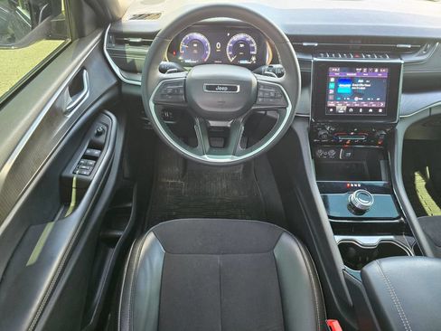 Used 2023 Jeep Grand Cherokee Altitude AWD/4WD image 19