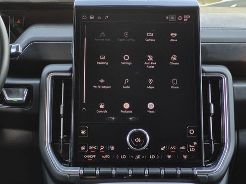 Used 2025 GMC Yukon Denali image 36