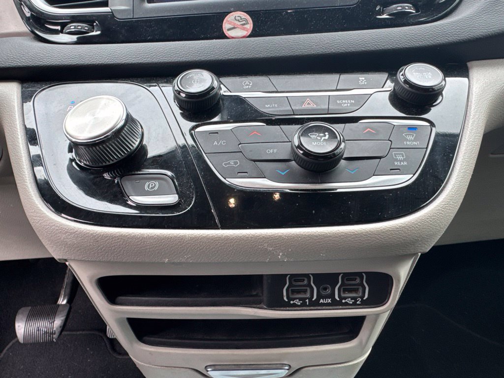 Used 2024 Chrysler Voyager LX FWD image 18