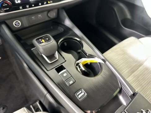 Used 2023 Nissan Rogue SV image 20