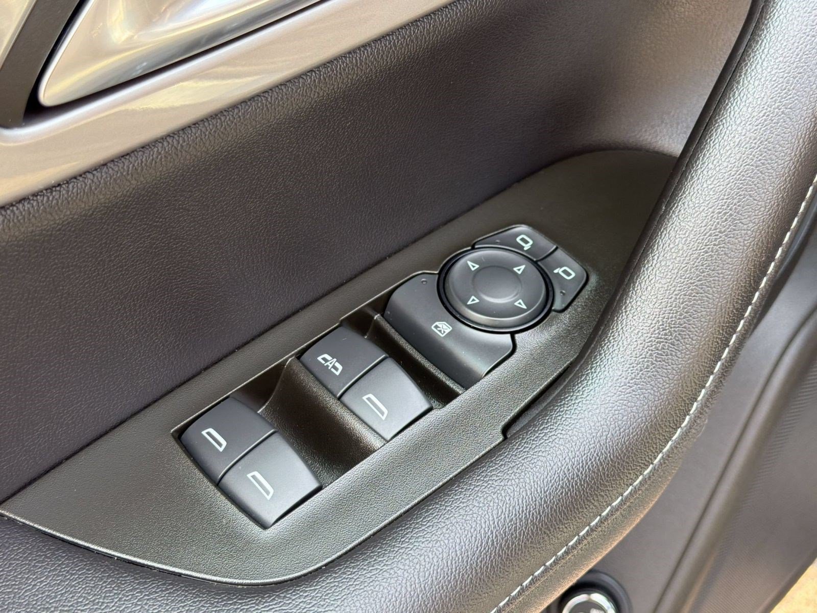 Used 2023 Chevrolet Blazer LT FWD image 25