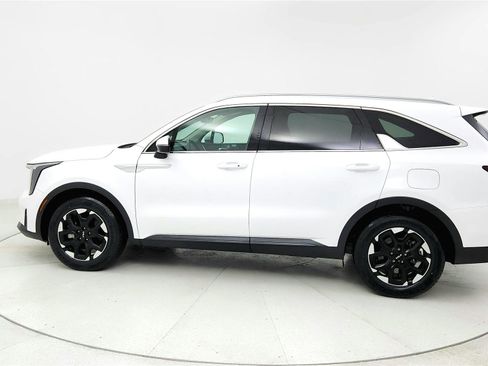 Used 2024 Kia Sorento S FWD image 2