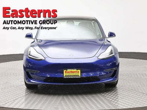 Used 2018 Tesla Model 3 Mid Range RWD image 2