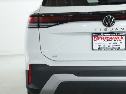 Used 2026 Volkswagen Tiguan SE AWD/4WD image 42