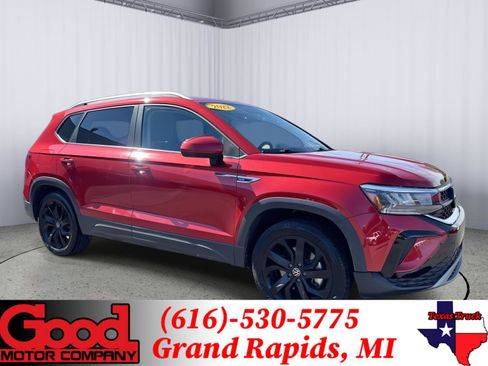 Used 2022 Volkswagen Taos SE image 1