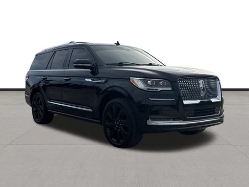 Used 2022 Lincoln Navigator Reserve AWD/4WD image 3