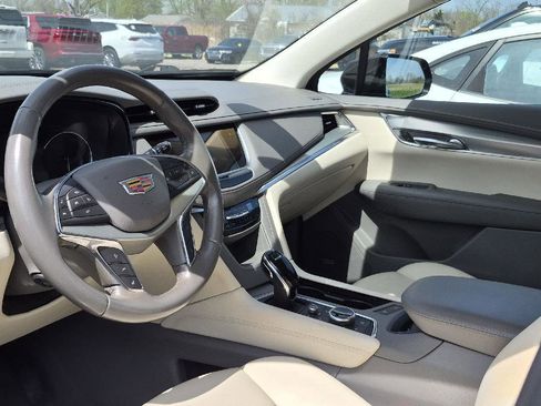 Used 2021 Cadillac XT5 Premium Luxury w/ LPO, Floor Liner Package image 8