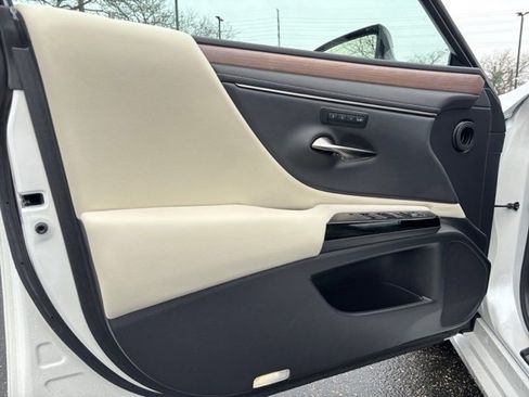 Used 2023 Lexus ES 350 w/ Premium Package image 11