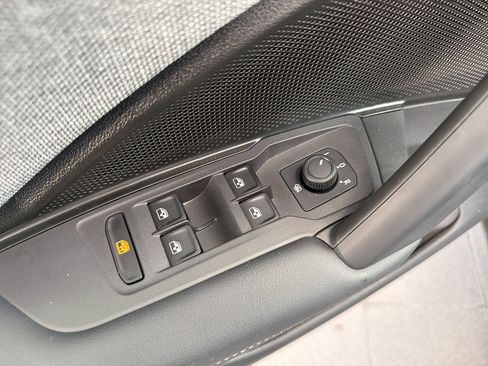 Used 2025 Volkswagen Tiguan S FWD image 13