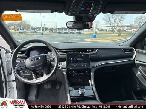 Used 2023 Jeep Grand Cherokee L Laredo image 13