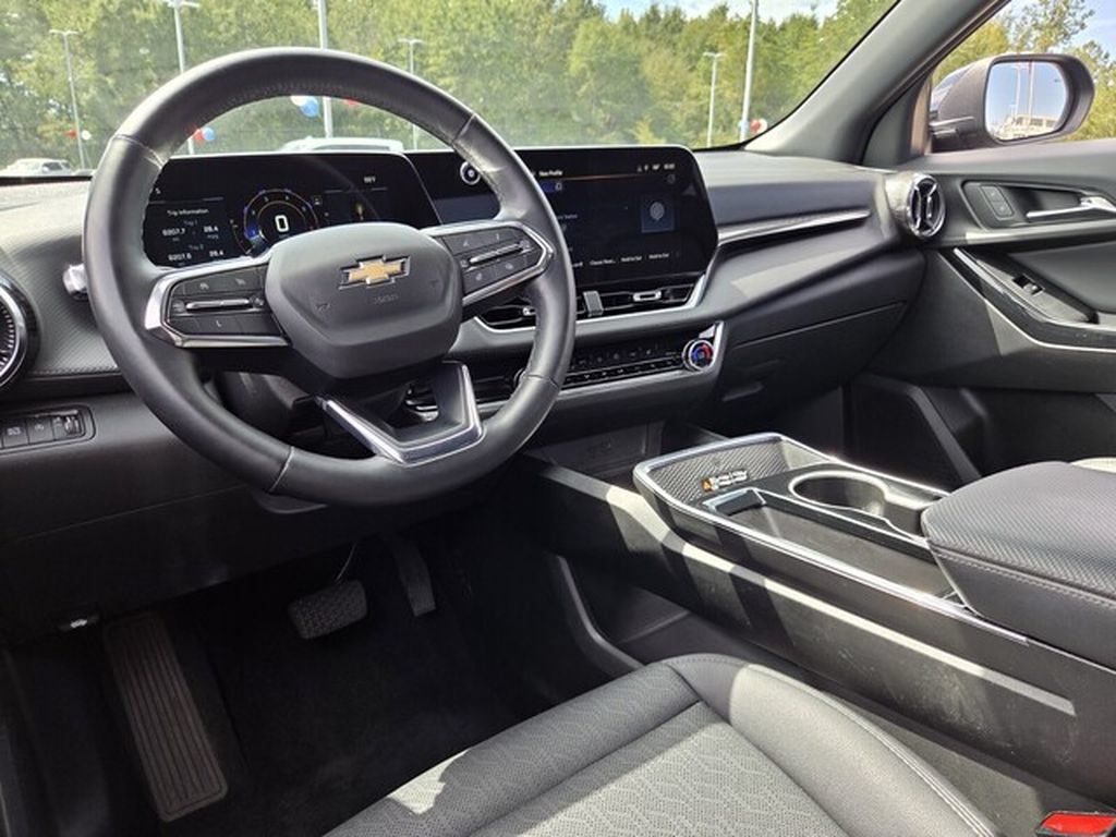 Used 2025 Chevrolet Equinox LT w/ Convenience Package II AWD/4WD image 13