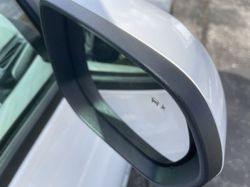 New 2026 Chevrolet Equinox LT image 30