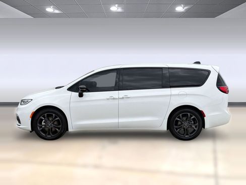 Used 2026 Chrysler Pacifica Select FWD image 2