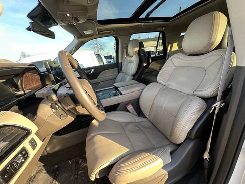 Used 2023 Lincoln Navigator Reserve AWD/4WD image 10