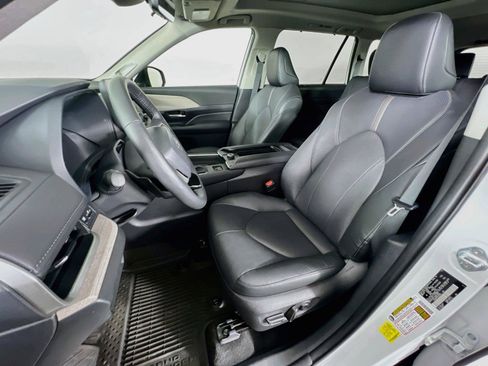 Used 2024 Toyota Grand Highlander AWD image 23