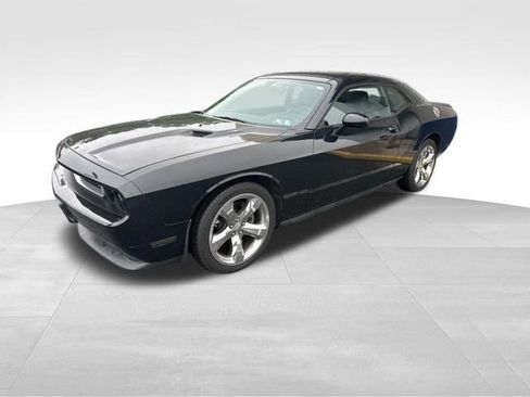 Used 2014 Dodge Challenger R/T RWD image 4