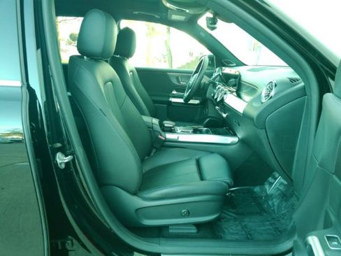 Used 2023 Mercedes-Benz EQB 300 4MATIC w/ Pinnacle Package image 19