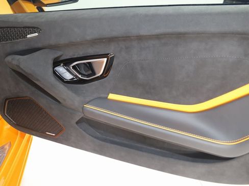 Used 2023 Lamborghini Huracan Tecnica image 17