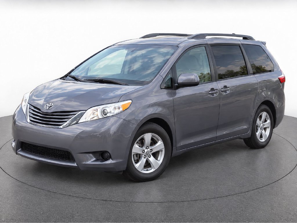Used 2015 Toyota Sienna LE FWD image 1