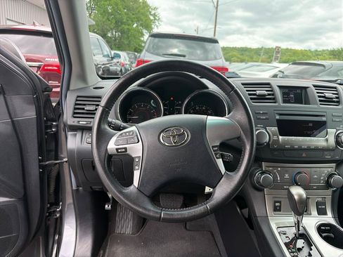 Used 2012 Toyota Highlander SE w/ Tow Pkg AWD/4WD image 20