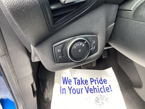Used 2017 Ford Escape SE w/ Equipment Group 201A AWD/4WD image 16