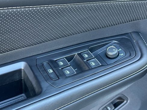 Used 2025 Volkswagen Atlas Cross Sport SE AWD/4WD image 11