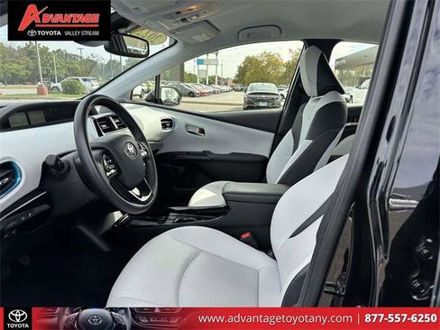 Certified 2022 Toyota Prius XLE image 20