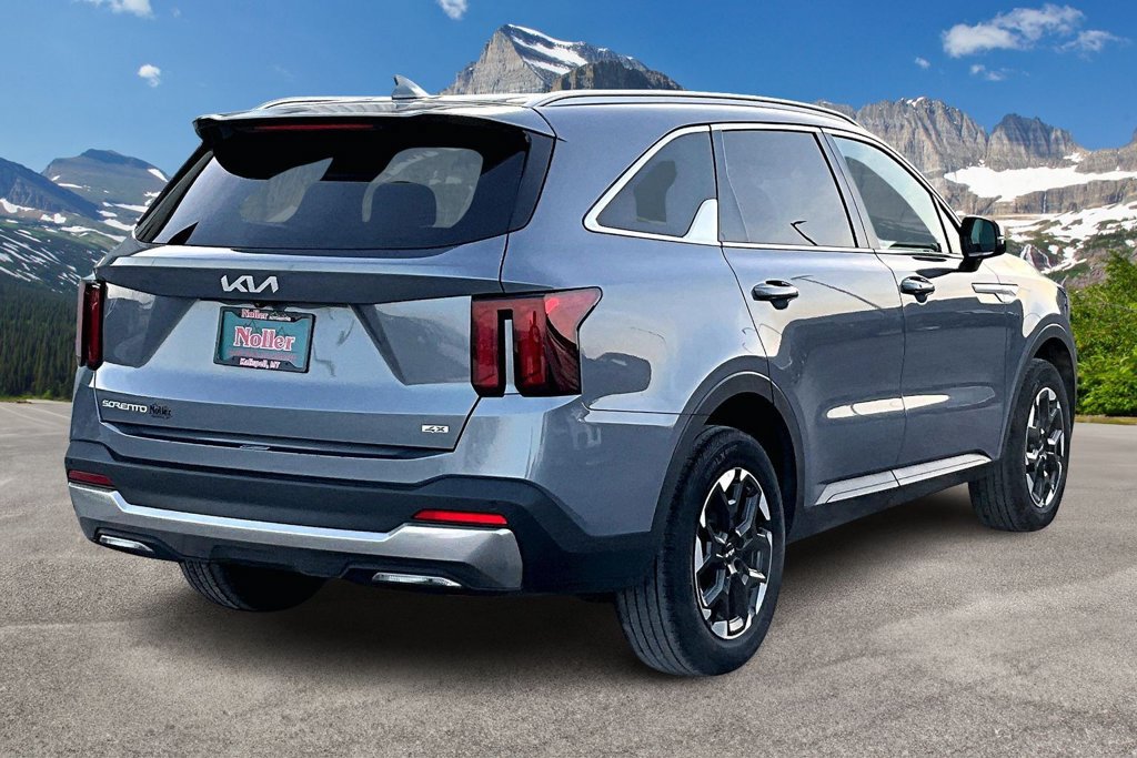 Used 2024 Kia Sorento S AWD/4WD image 2