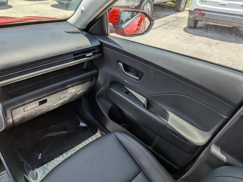 Used 2025 Hyundai Kona Limited FWD image 16