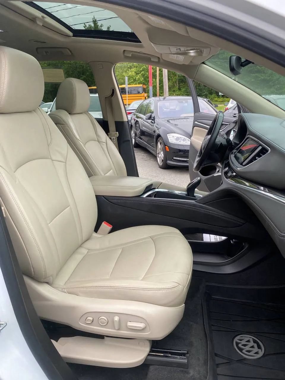 Used 2020 Buick Enclave Premium w/ Sun and Sites Package AWD/4WD image 17