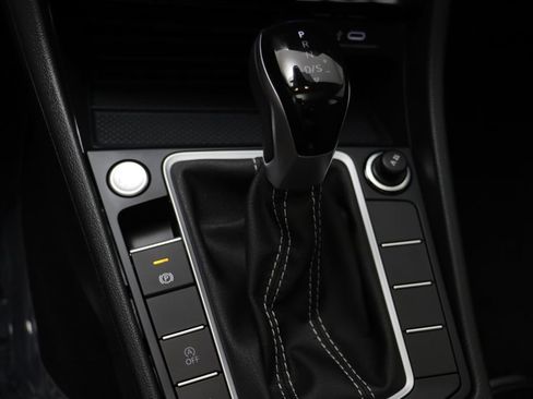 Used 2025 Volkswagen Jetta SE w/ Sunroof Package FWD image 11