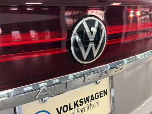 Used 2024 Volkswagen Atlas Cross Sport SE w/ Panoramic Sunroof Package image 35