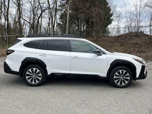 Used 2023 Subaru Outback Limited image 3