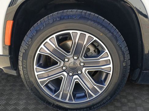 Used 2024 Jeep Wagoneer L Series II w/ Flexible Seating Group image 23