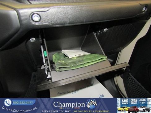 Used 2022 Jeep Gladiator Sport image 39