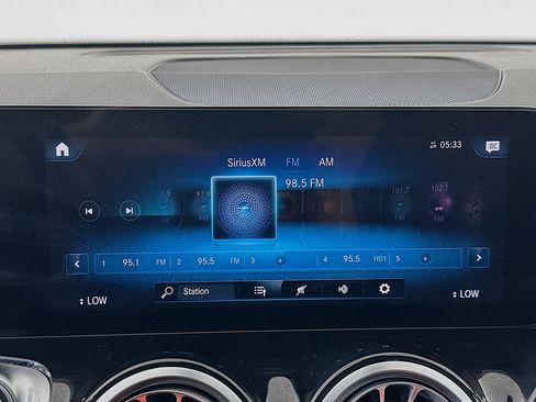 Used 2023 Mercedes-Benz GLB 250 image 21