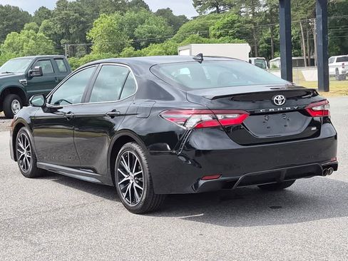 Used 2022 Toyota Camry SE FWD image 6