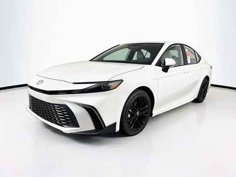 New 2026 Toyota Camry SE FWD image 3