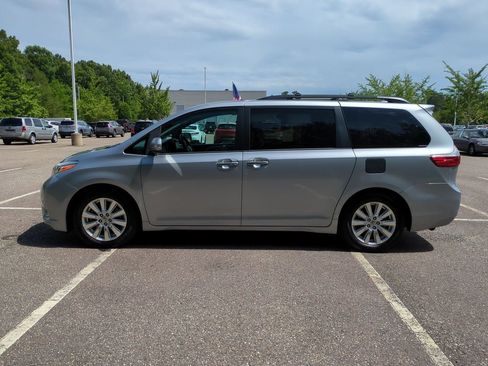 Used 2017 Toyota Sienna Limited Premium FWD image 7