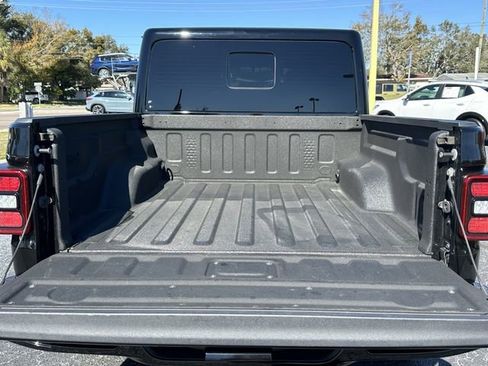 Used 2022 Jeep Gladiator Overland AWD/4WD image 12